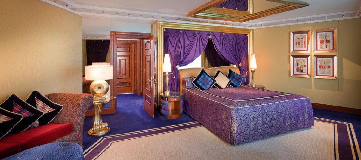 DELUXE ONE BEDROOM SUITE