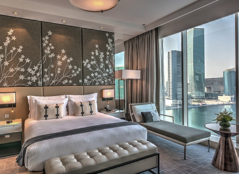 EXECUTIVE SUITE