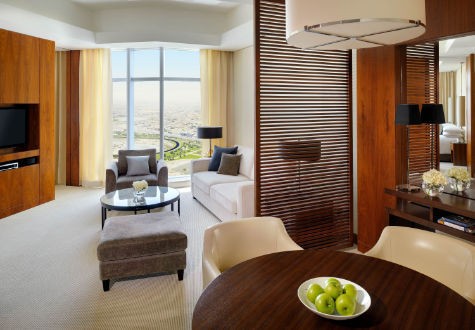 DELUXE CORNER SUITE