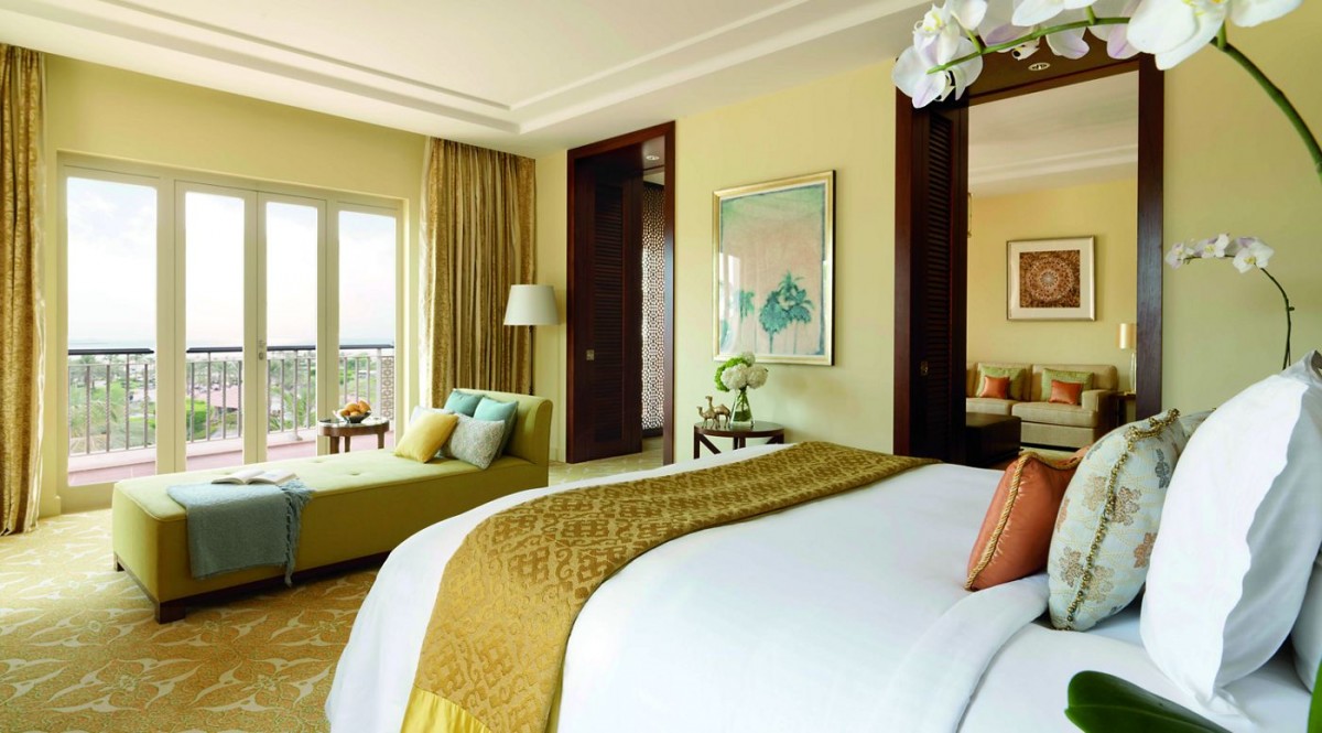 CLUB EXECUTIVE SUITE