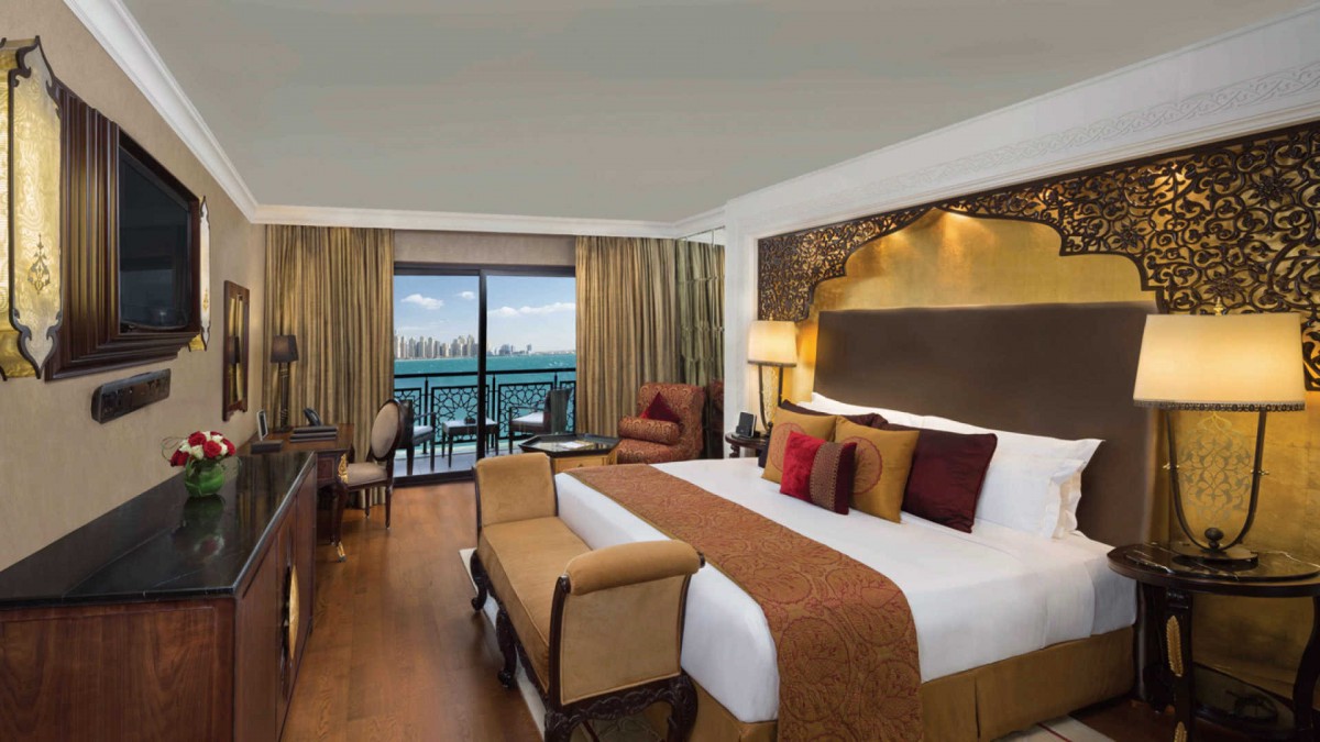 SUPERIOR KING ROOM