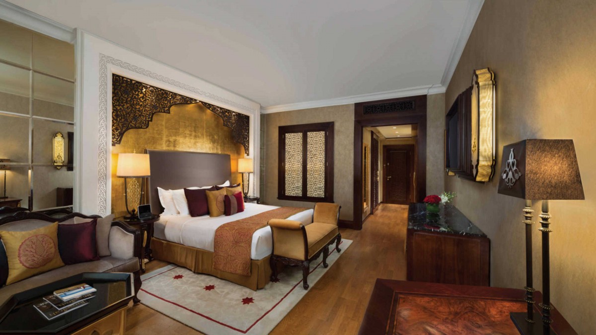 DELUXE FAMILY ROOM