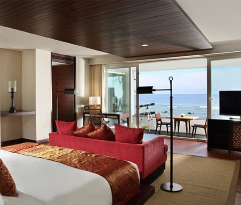 OCEAN FRONT HONEYMOON SUITE