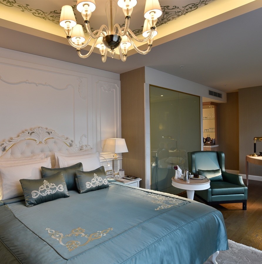 DELUXE ROOM