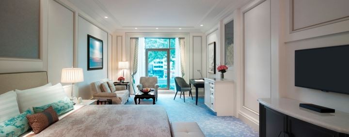 DELUXE CITY ROOM