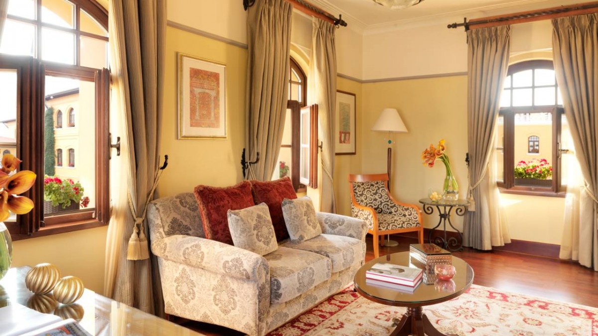 ONE-BEDROOM SUITE