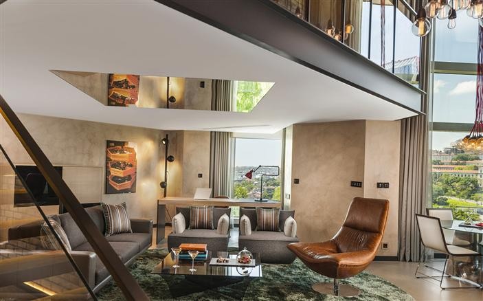 SIGNATURE LOFT