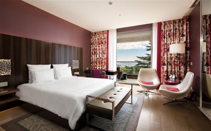 SWISS ADVANTAGE SEA VIEW ROOM