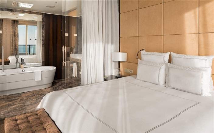 SIGNATURE ROOM