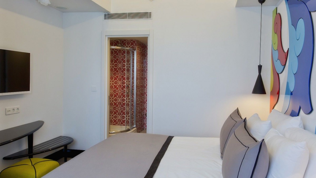 STANDARD DOUBLE OR TWIN ROOM