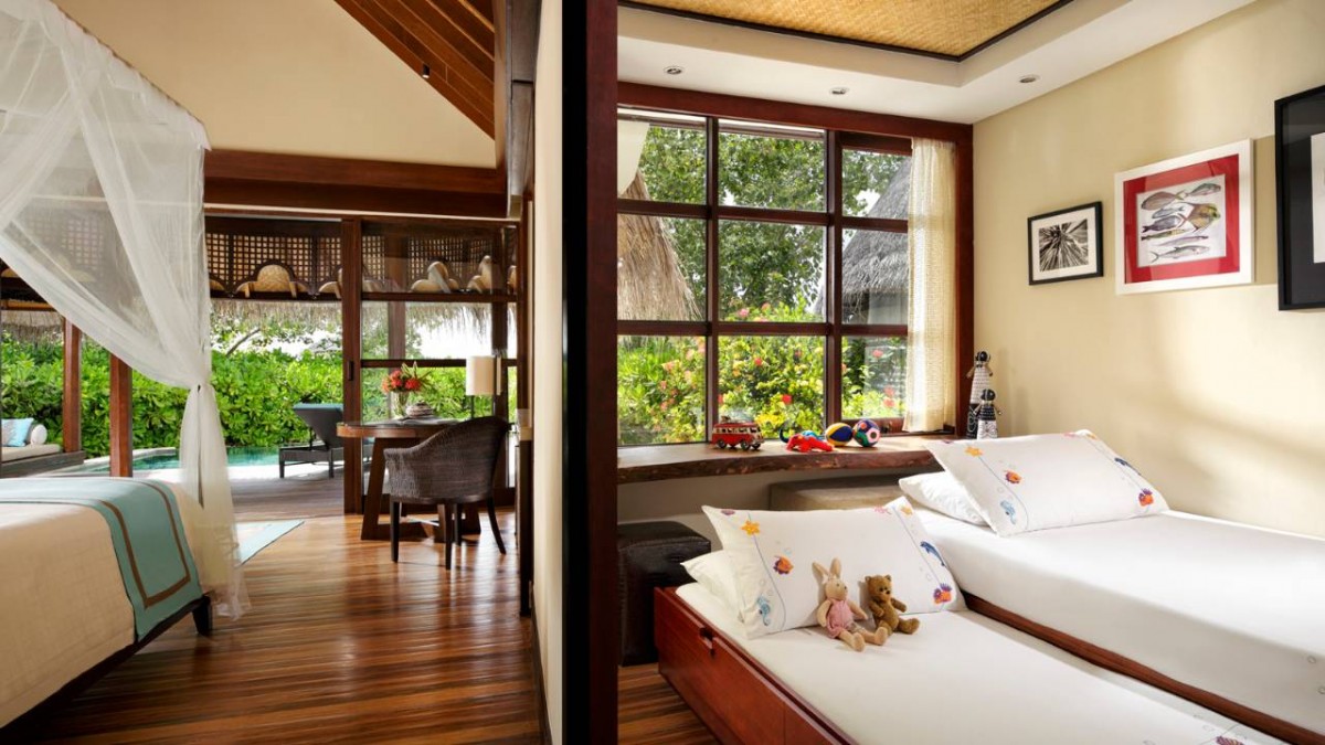 SUNSET FAMILY BEACH BUNGALOW WITH POOL
