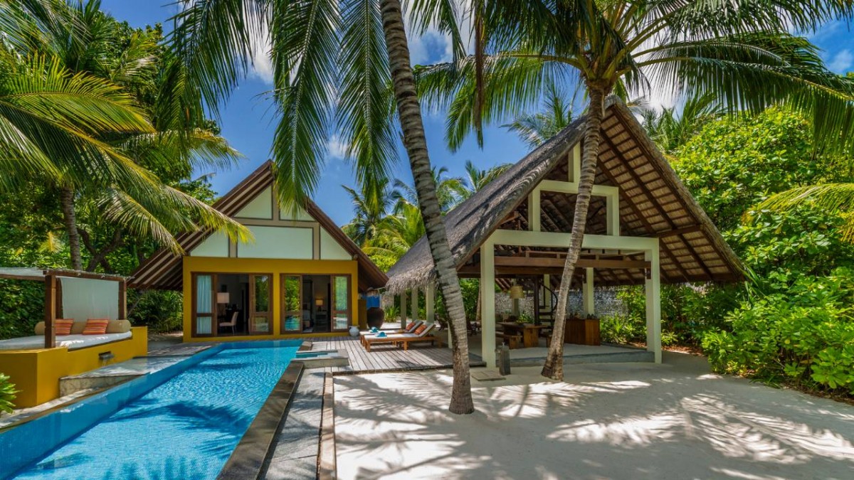 BEACH VILLA WITH POOL