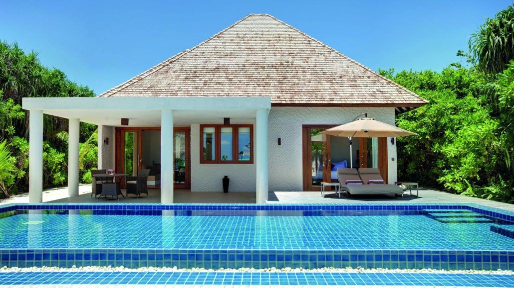 DELUXE BEACH RESIDENCE WITH POOL