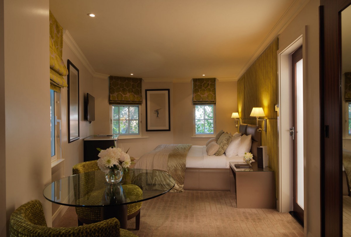 SUPERIOR ROOM