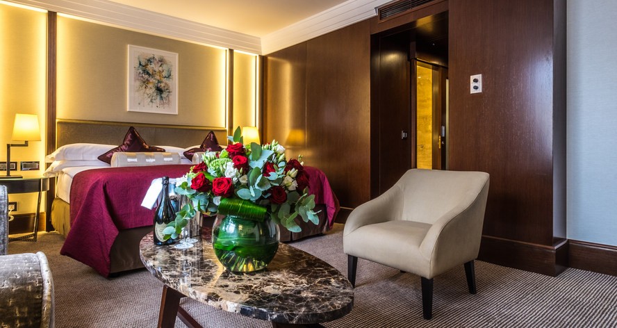 LUXURY KING ROOM