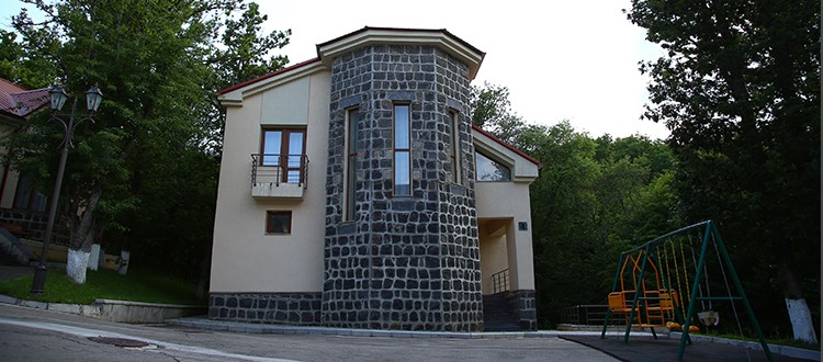 COTTAGE