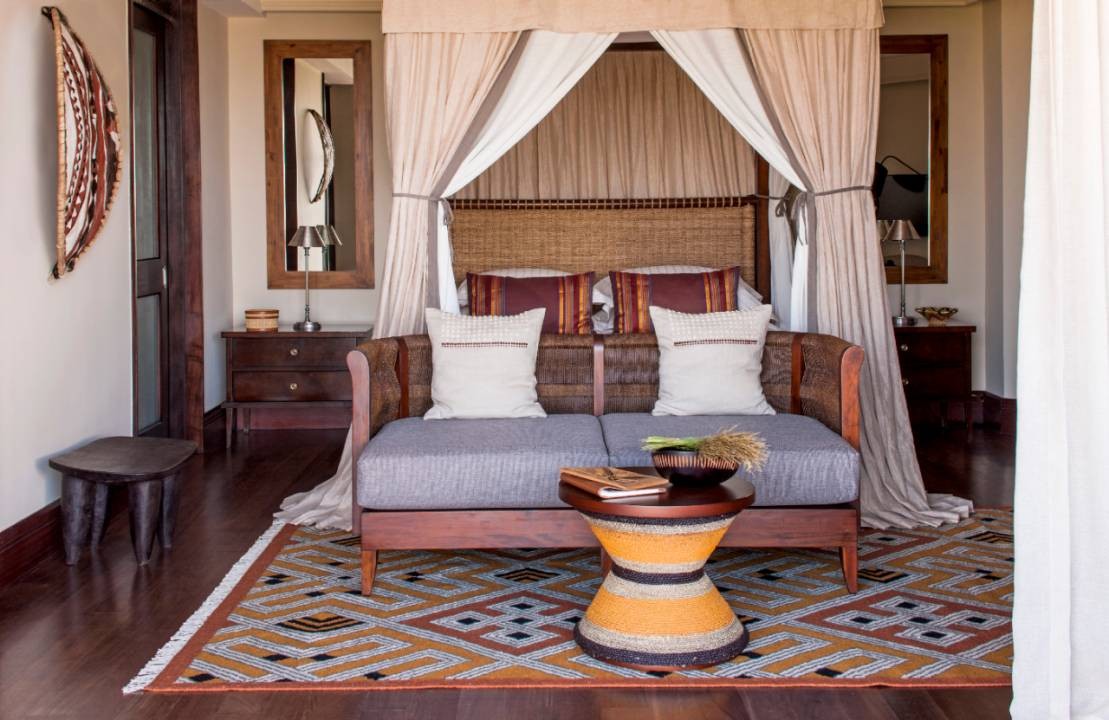SAVANNAH ROOM WATER HOLE VIEW