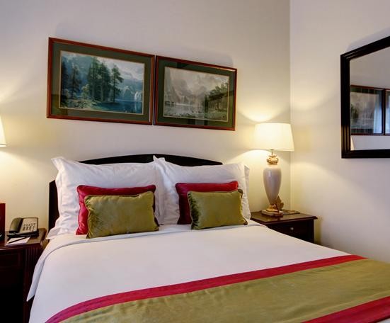 LAGUNA POOLSIDE ROOM