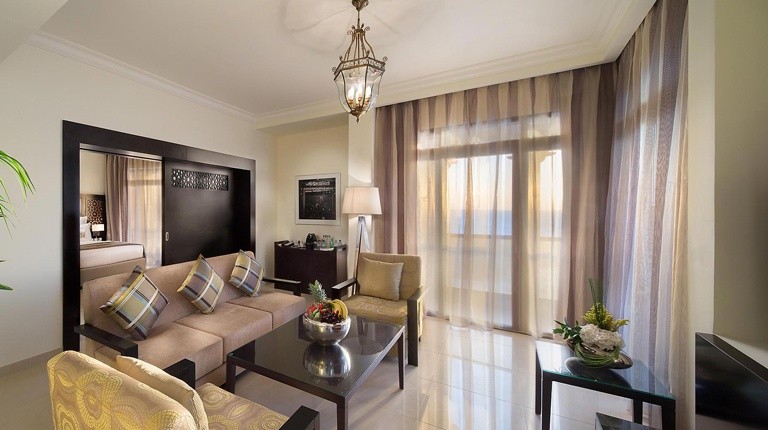 DELUXE SUITE