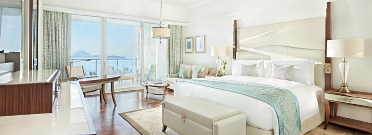 KING DELUXE ROOM WITH PALM SEA VIEW