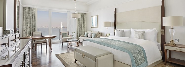 KING PREMIER ROOM WITH LOUNGE ACCESS AND VIEW