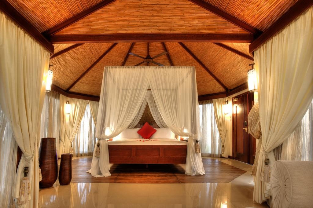 BEACHFRONT POOL VILLA
