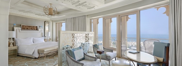 KING DELUXE ROOM WITH SEA VIEW AND BALCONY