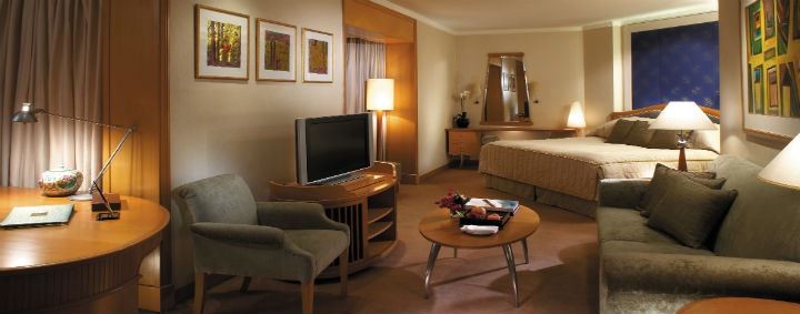 EXECUTIVE ROOM