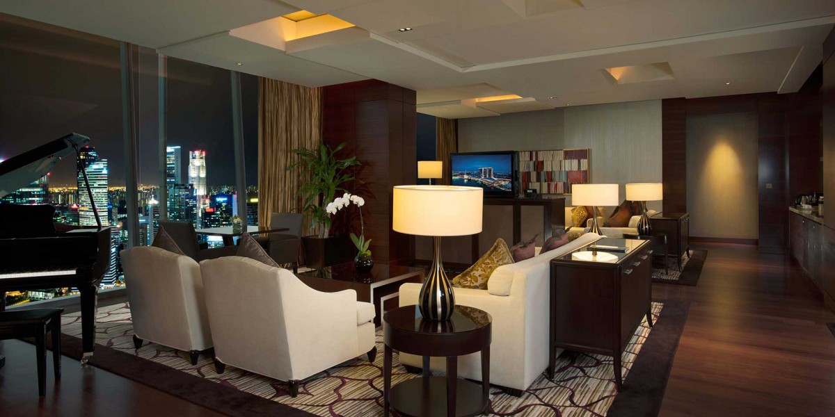 STRAITS SUITE
