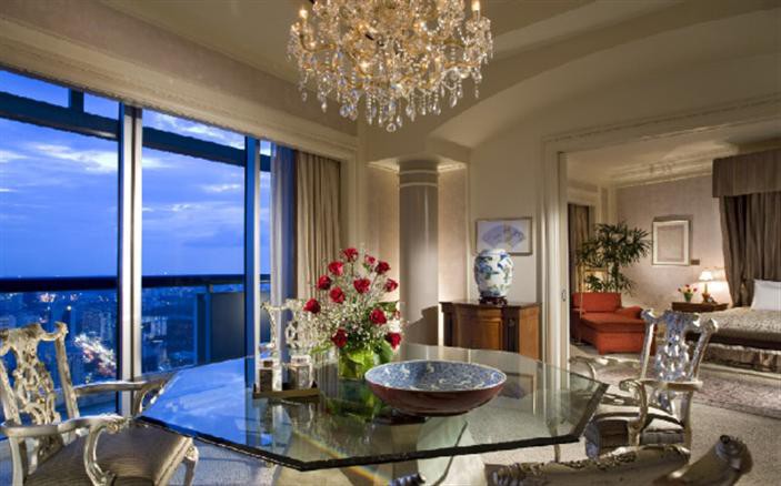 PRESIDENTIAL SUITE