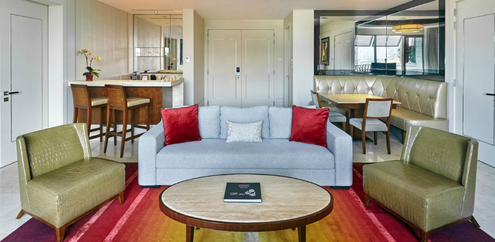 DELUXE SUITE