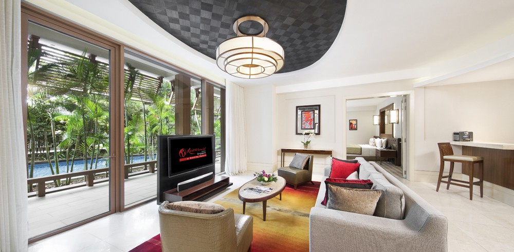 DELUXE POOL SUITE