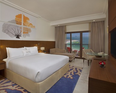 KING GUEST ROOM WITH BALCONY AND SEA VIEW