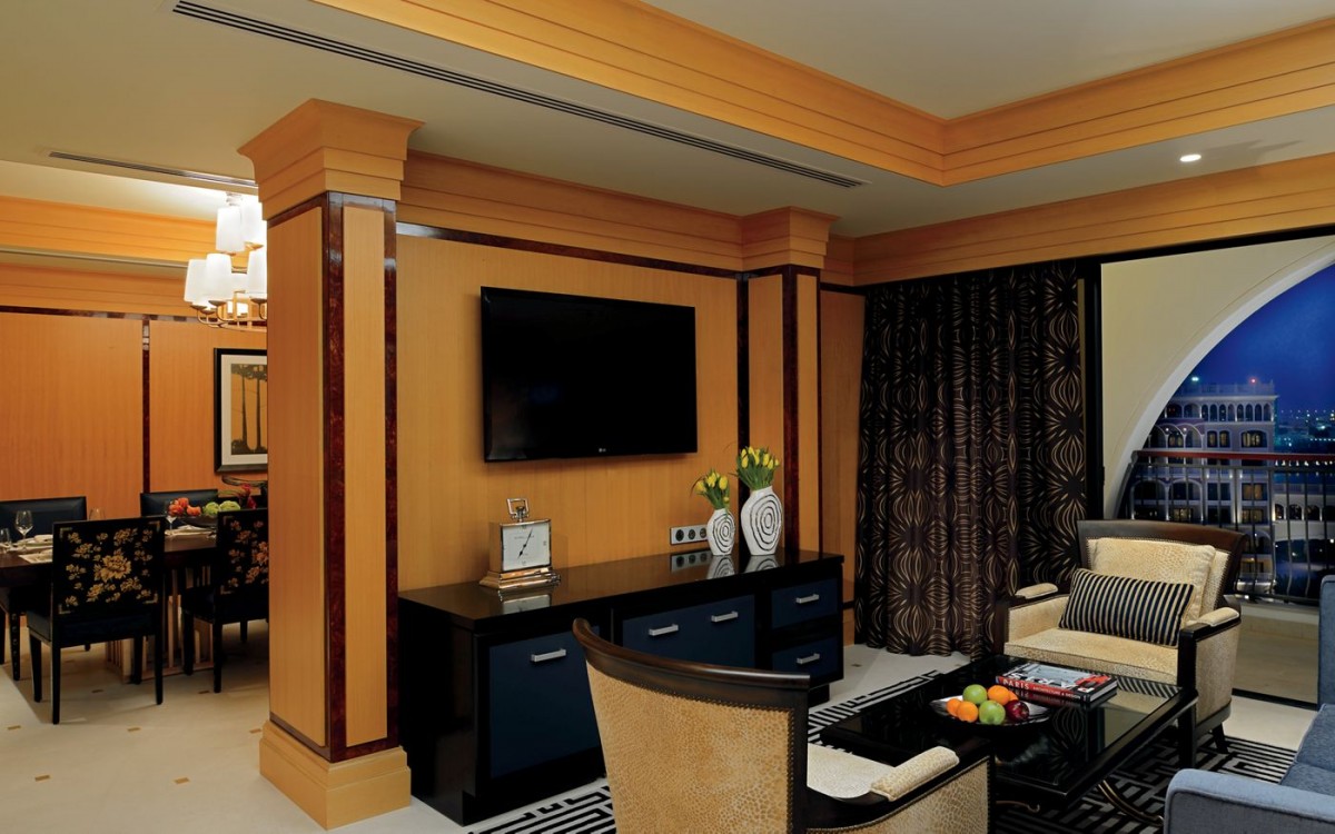 THE RITZ-CARLTON SUITE