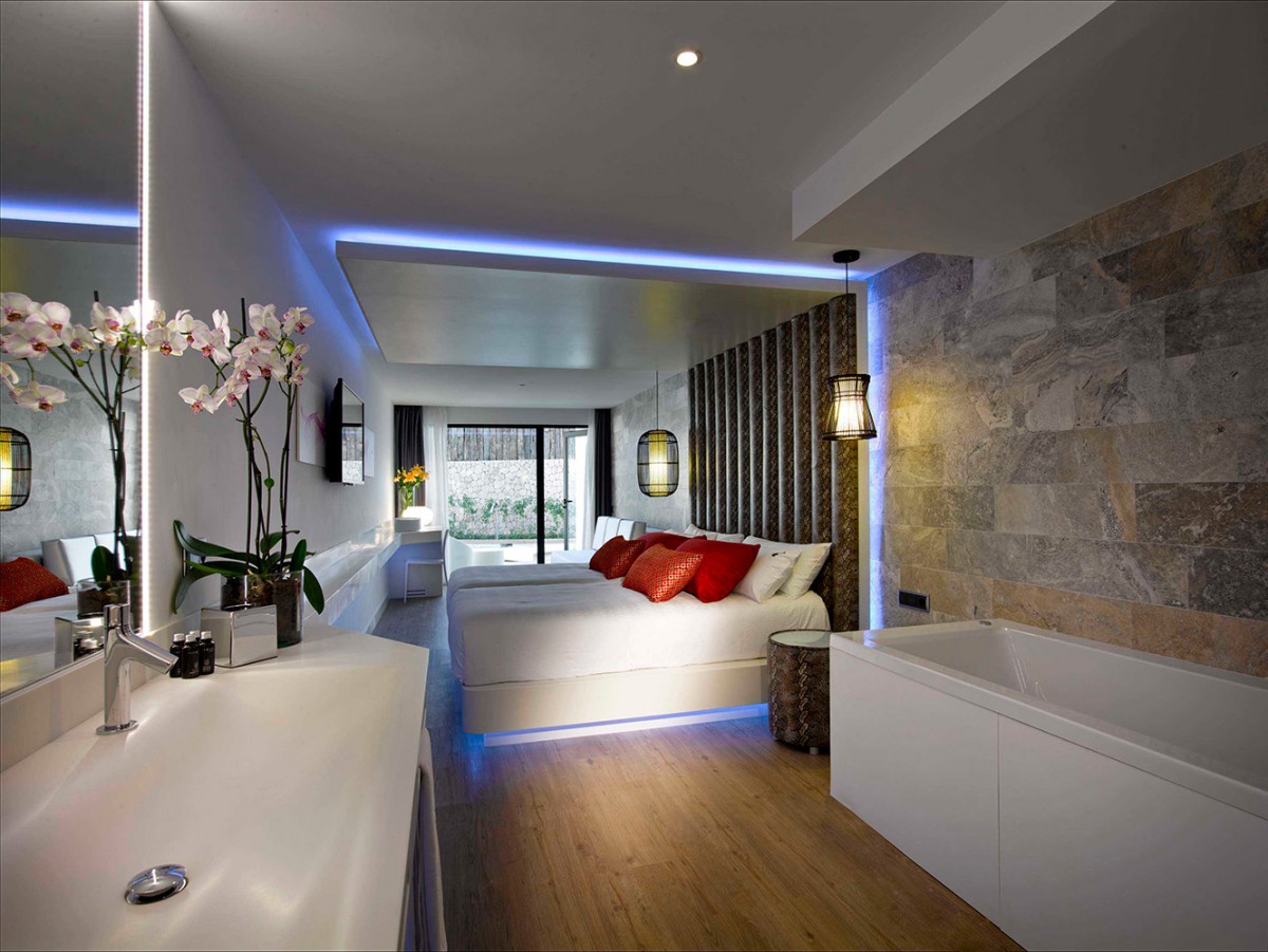 STUDIO SUITE SILVER