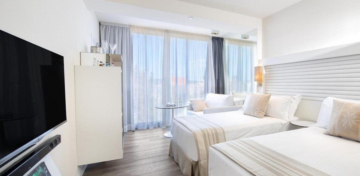 AURA ROOM