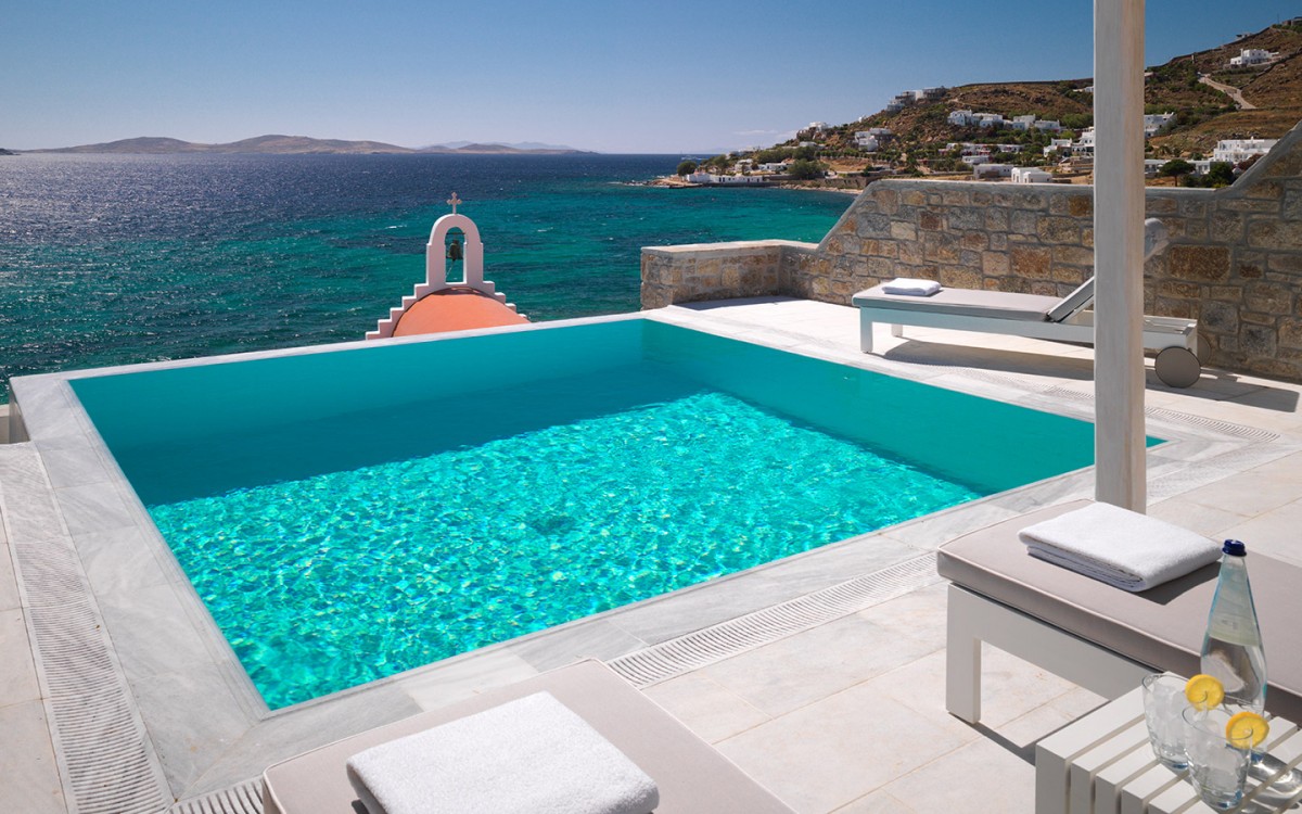 SUITES WITH PRIVATE POOL