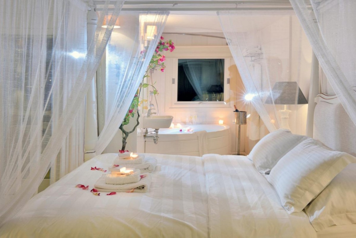 HONEYMOON SUITE