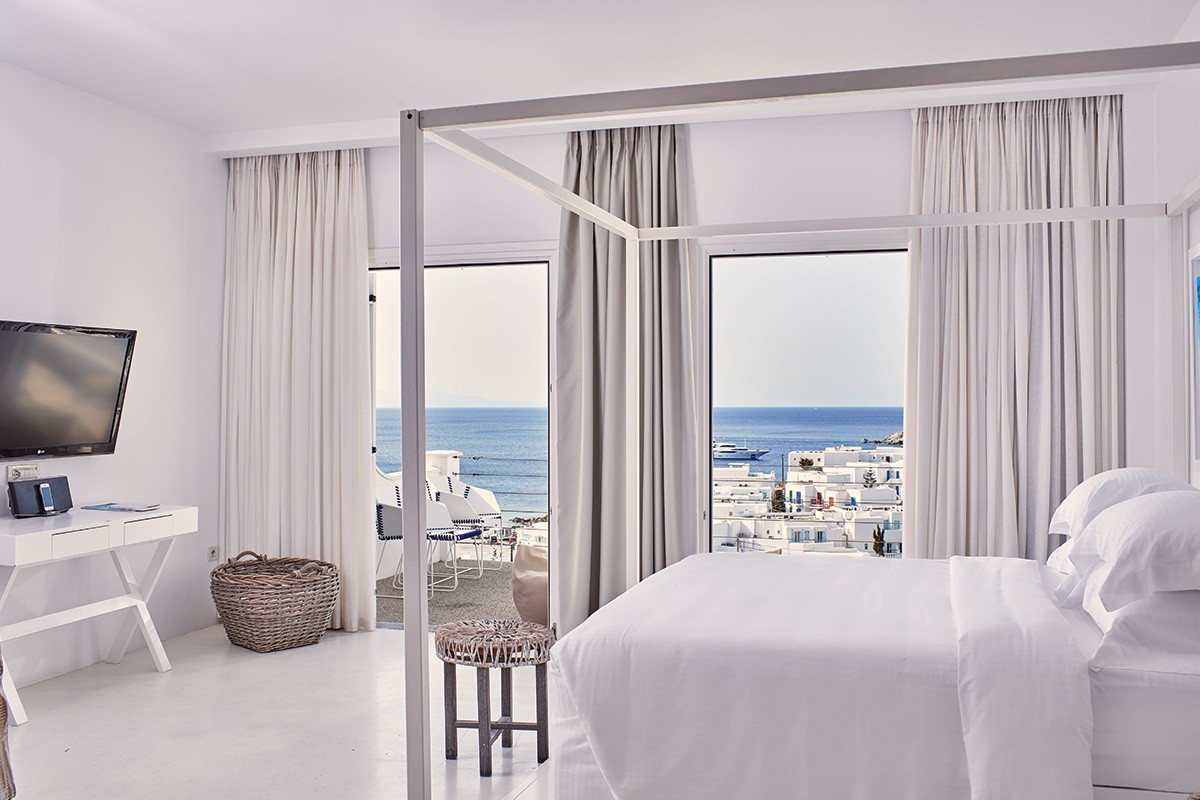 TRUE WHITE SUITE WITH PRIVATE JACUZZI