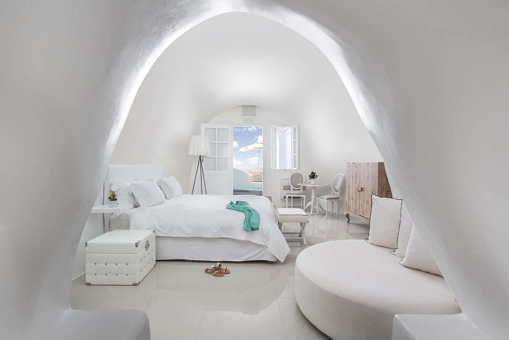 MASTER SUITE WITH PRIVATE POOL
