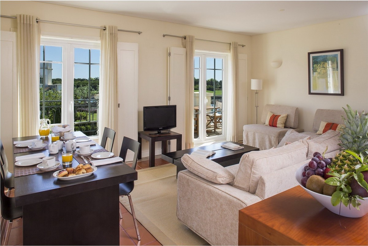 APARTMENT WITH A RESORT VIEW AND 1 ROOM