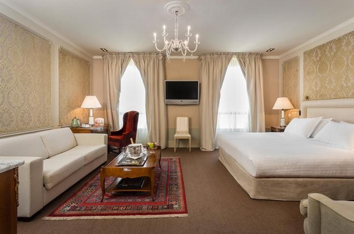 JUNIOR SUITE