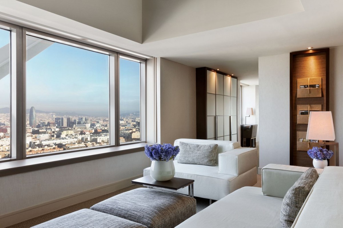 EXECUTIVE SUITE CITY VIEW