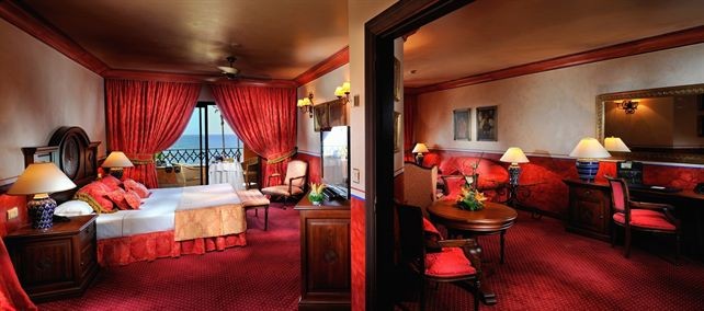 DOUBLE ROOM