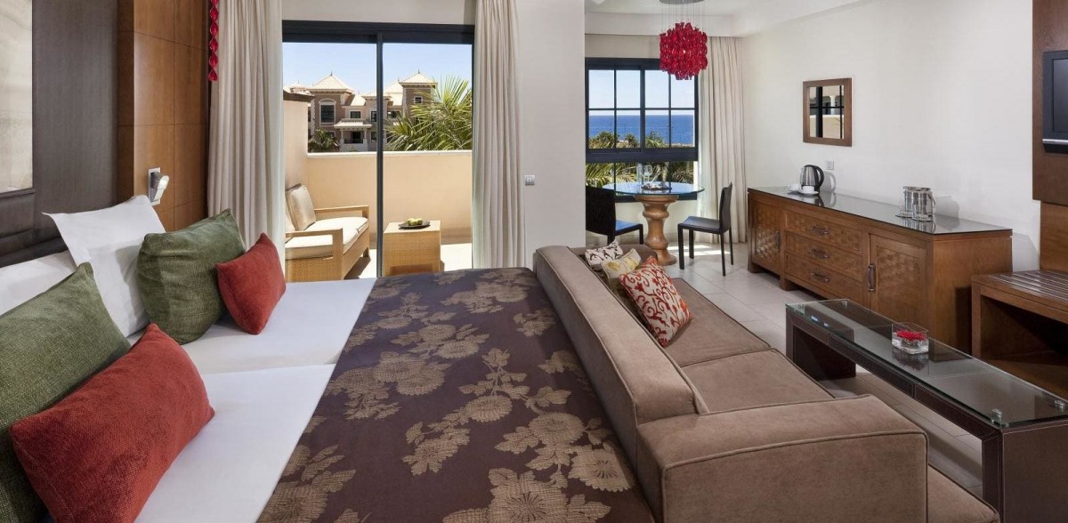 DELUXE ROOM PARTIAL OCEAN VIEW