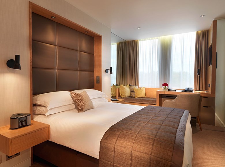 QUEEN ROOMS