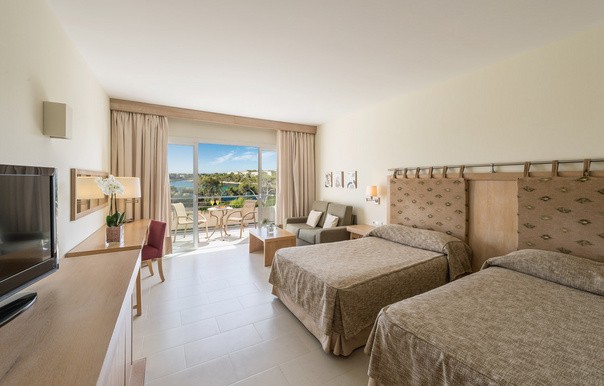 DOUBLE ROOM