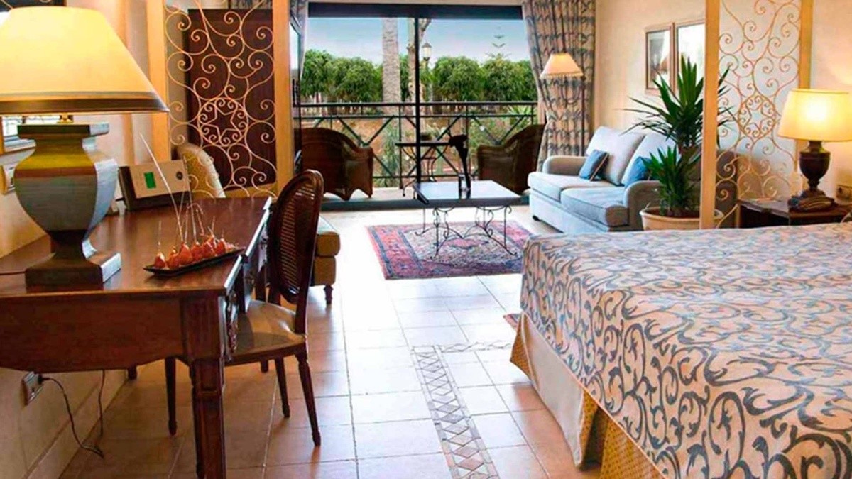 DELUXE JUNIOR SUITE