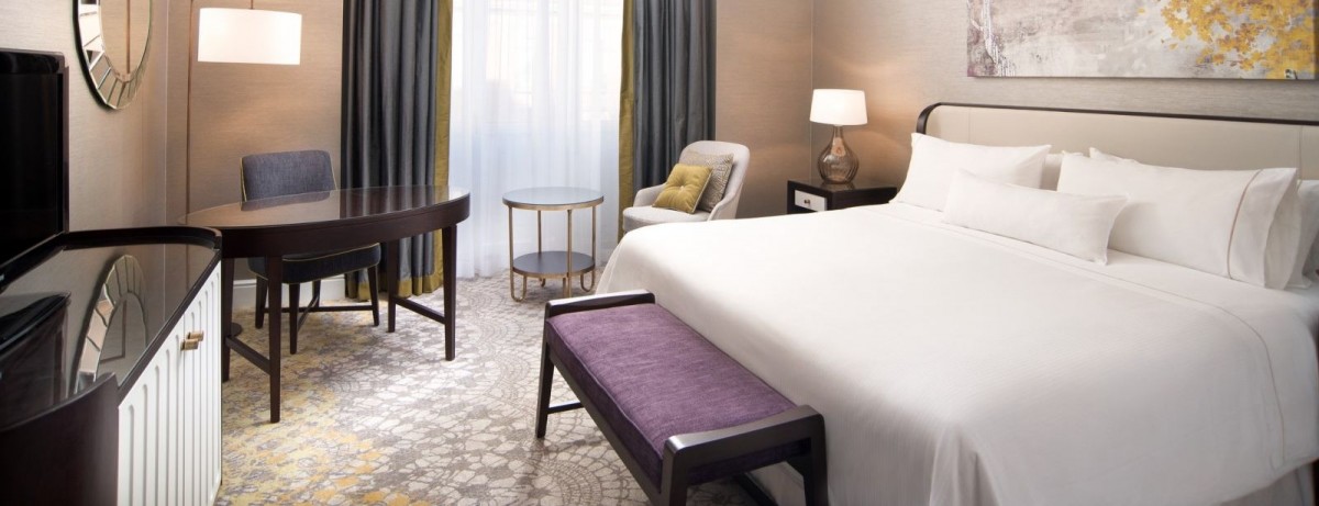 EXECUTIVE ROOM