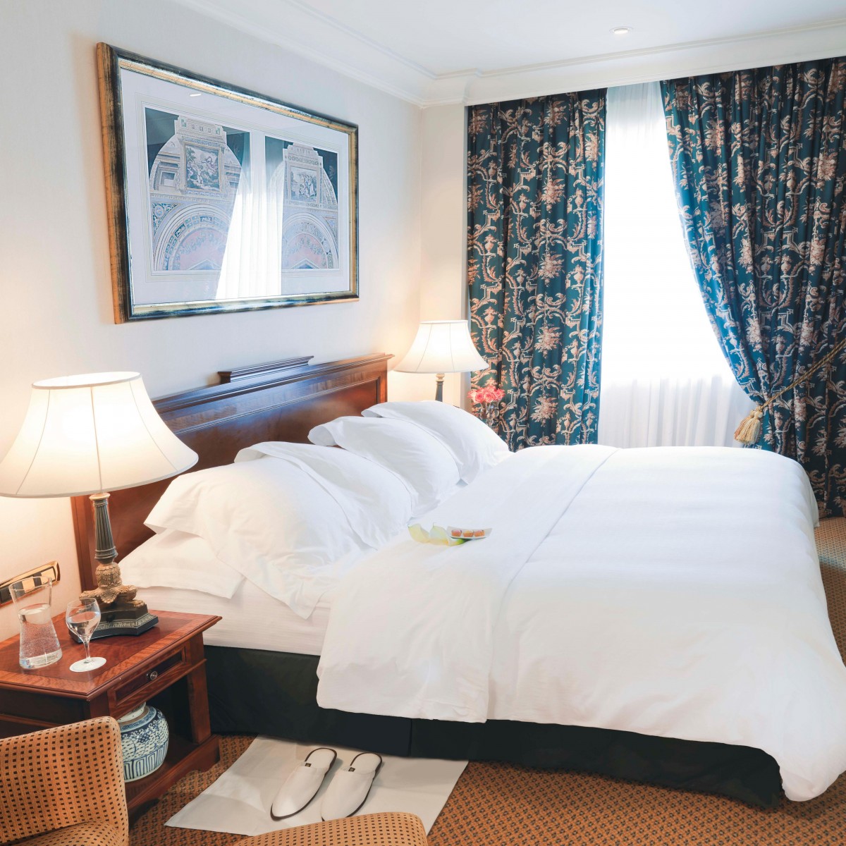 EXECUTIVE ROOMS